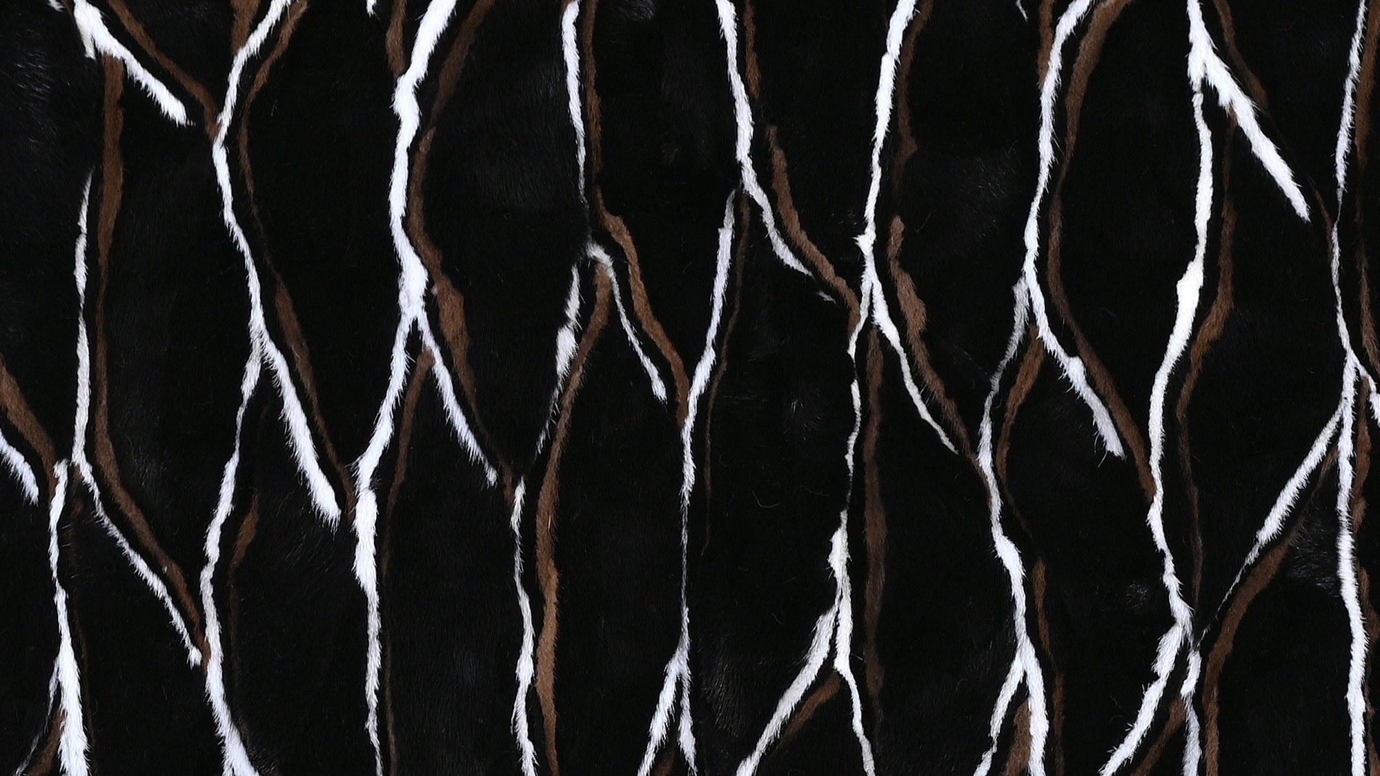 Mink plate black ikaridiko with internal black, white & brown lace